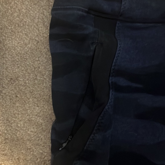 lululemon camo joggers - Picture 2 of 4